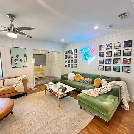 Los Angeles Charming Big House, King Bed, Parking, Ev